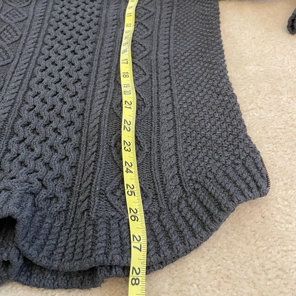 LL Bean Signature Navy Blue Cable Knit Sweater Large - Picture 3 of 8